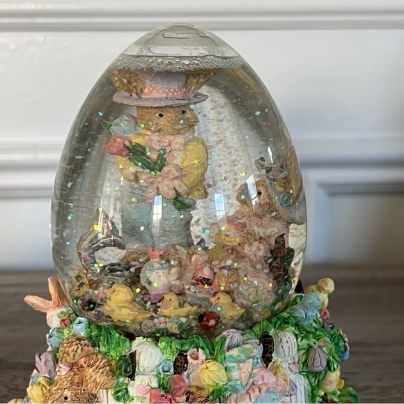 Easter/Spring Musical Water Globe Easter Bunny Water Globe - Picture 5 of 17